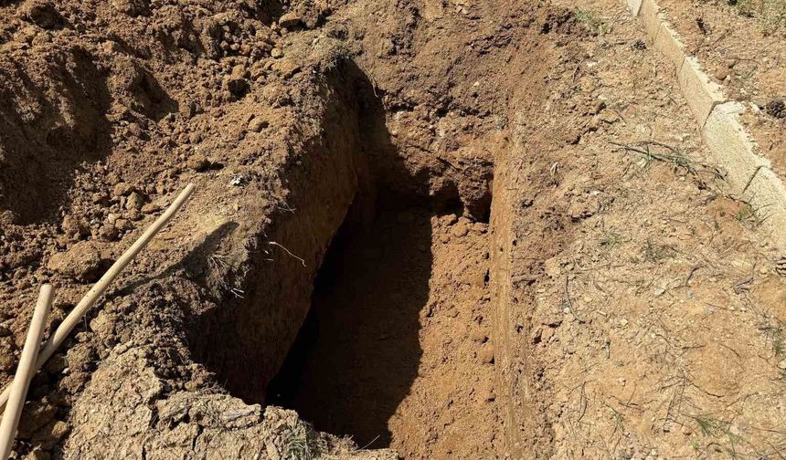 Saldırıda ölen öğretmenin defnedileceği mezar yeri görüntülendi