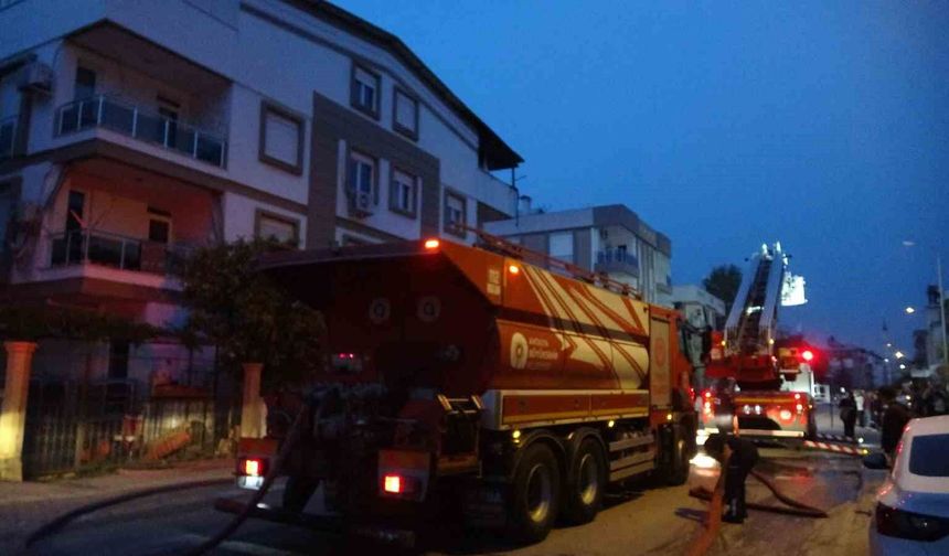 Teras katında çıkan yangın korkuttu