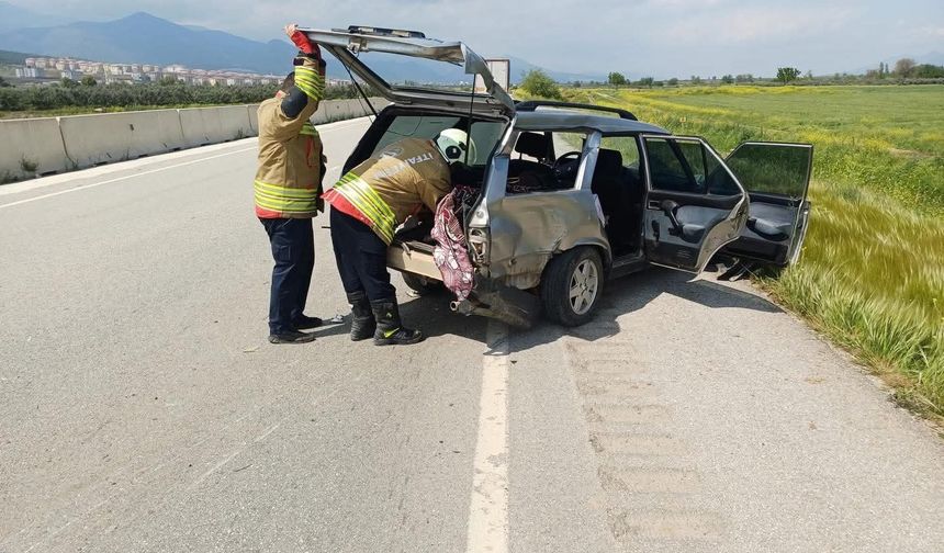 Tofaş hurdaya döndü: 2 yaralı