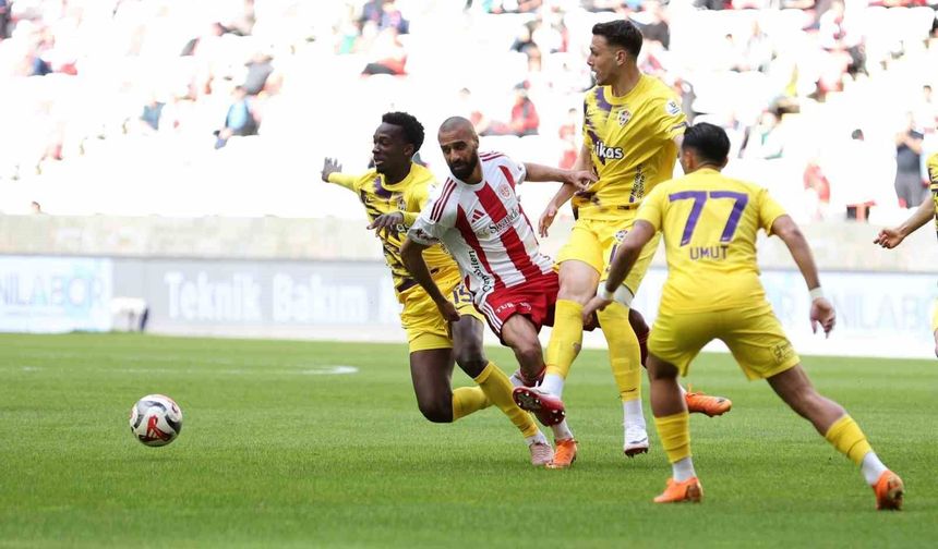 Trendyol Süper Lig: Antalyaspor: 0 - Eyüpspor: 0 (İlk yarı)