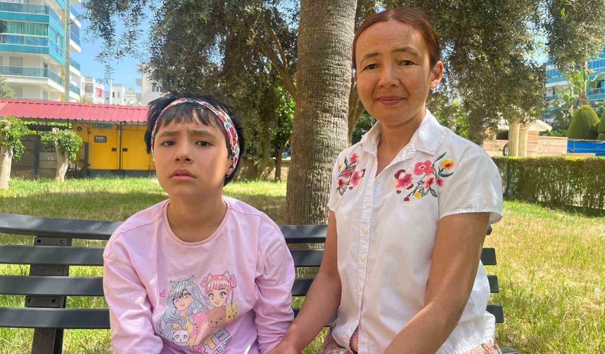 2,5 yaşında konuşmayı bırakan 10 yaşındaki kızı için yardım bekliyor