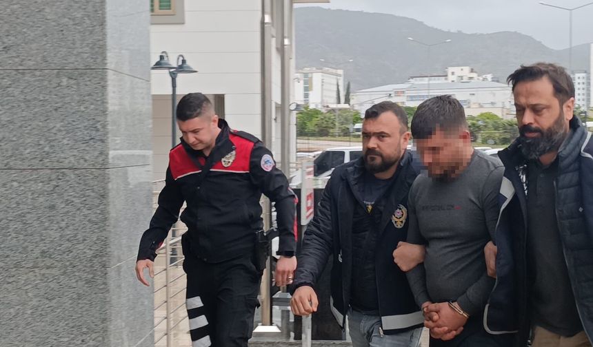 Adana'da cinayet zanlısı adliyeye sevk edildi