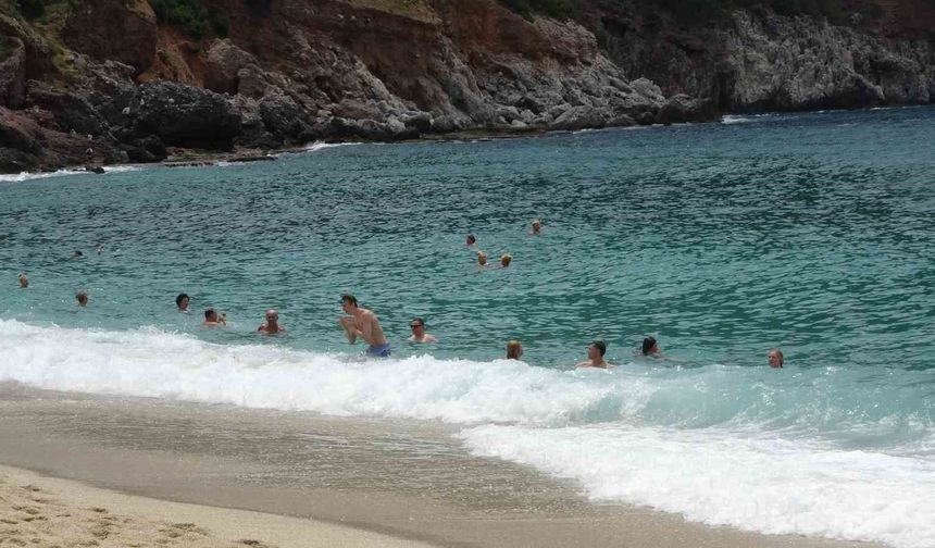 Alanya sahillerinde bayram yoğunluğu