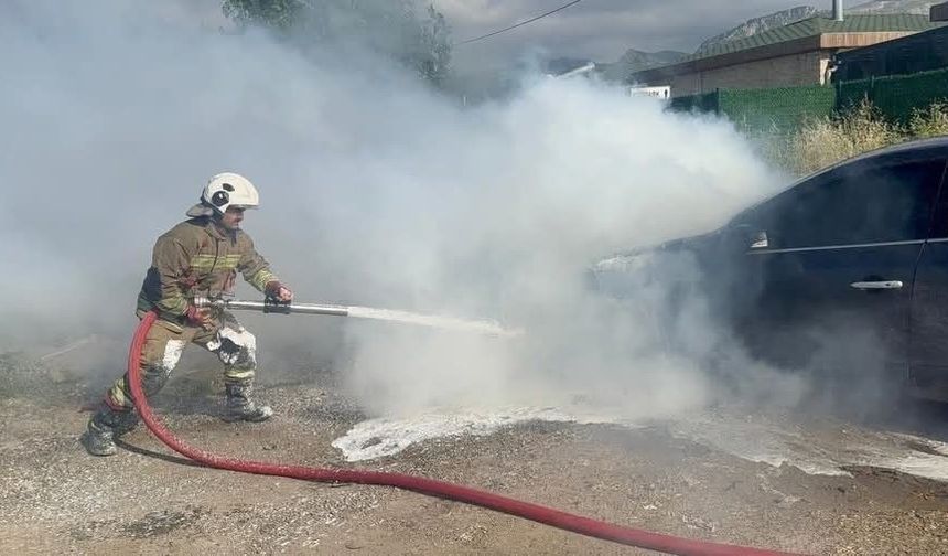 Antakya'da araç yangını