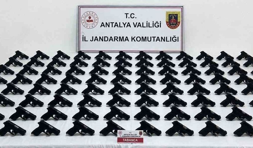 Antalya'da 100 adet ruhsatsız tabanca ele geçirildi
