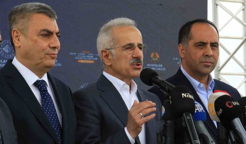 Bakan Uraloğlu duyurdu:'Çeşmeli-Kızkalesi Otoyolunda ilk kısım temmuz ayında açılacak'