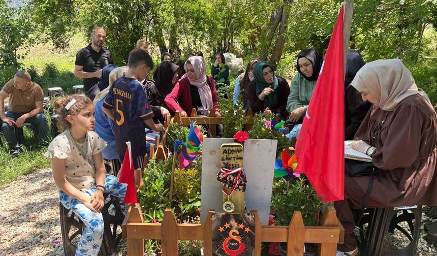 Bayramda evlatlarının mezarı başında buluştular