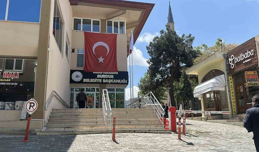 Burdur Belediyesi'ne yönelik soruşturmada 'görevi kötüye kullanma' suçundan 51 sanık hakkında hazırlanan iddianame kabul edildi