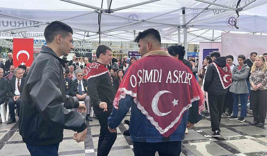 Burdur'da 16 engelli genç temsili askerlik görevi için kışlaya uğurlandı