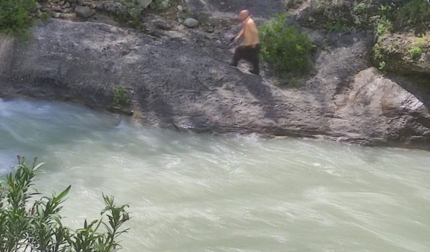 Eğlence Çayı'na giren genç kayboldu, ekipler seferber oldu