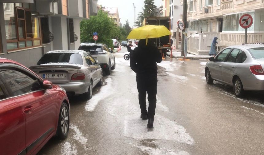 Isparta'da sağanak etkili oldu