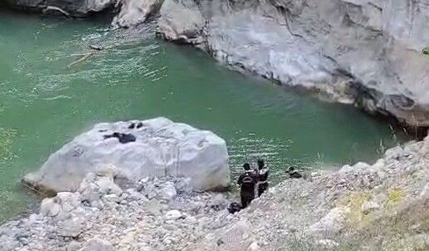 Kahramanmaraş'ta nehre düşen balıkçı kayboldu, arama çalışmaları sürüyor