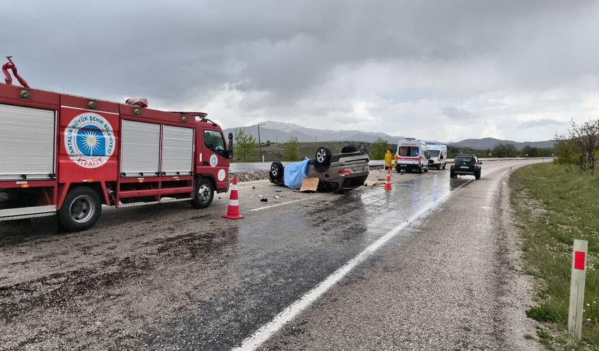 Lüks otomobil kontrolden çıkıp takla attı: 2 ölü