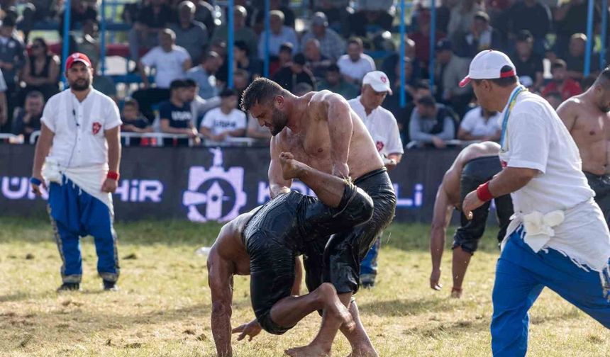 Manavgat'ta güreş şöleni devam ediyor