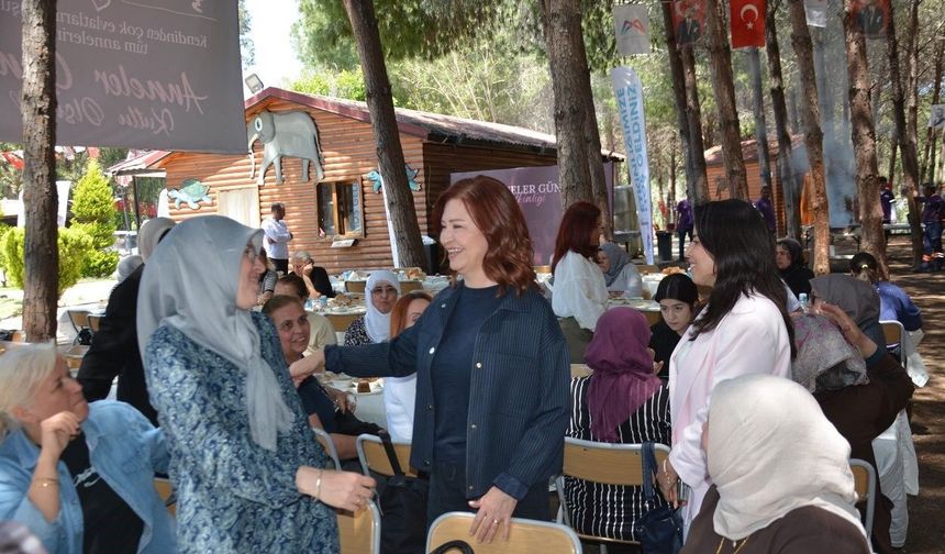 Mersin'de şehit annelerine özel program