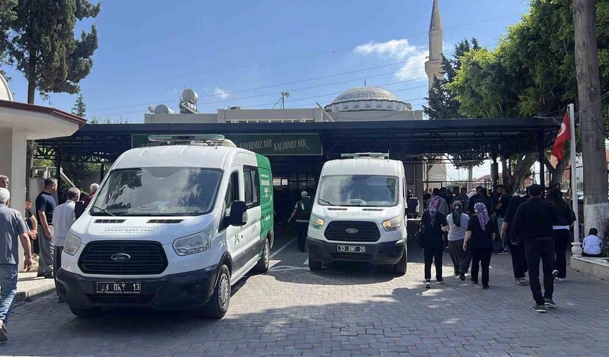 Mersin'deki vahşette hayatını kaybedenler son yolculuğuna uğurlanıyor