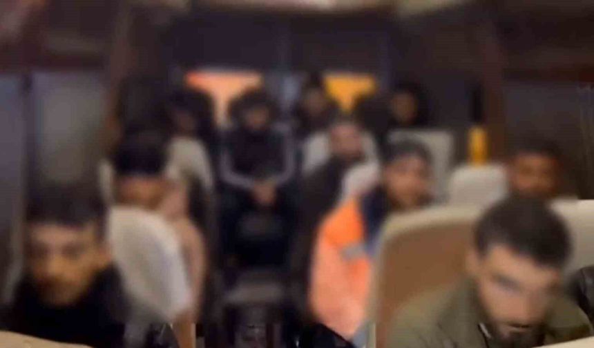 Minibüs dolusu göçmen yakalandı, 3 organizatör tutuklandı