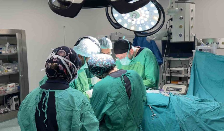 Osmaniye'de ilk kez ileri evre larenks kanseri ameliyatı gerçekleştirildi