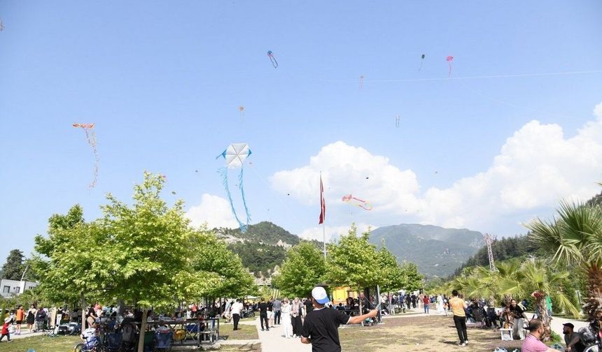 Osmaniye'de uçurtma şenliği festivale dönüştü