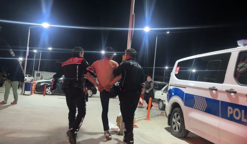 Tartıştığı arkadaşını bıçakladı, polis ekiplerine zor anlar yaşattı