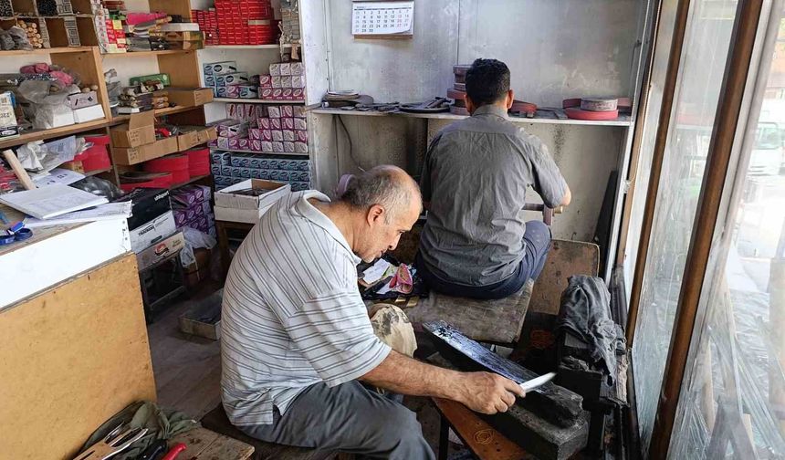 Tescilli Kahramanmaraş bıçakları bayrama hazırlanıyor