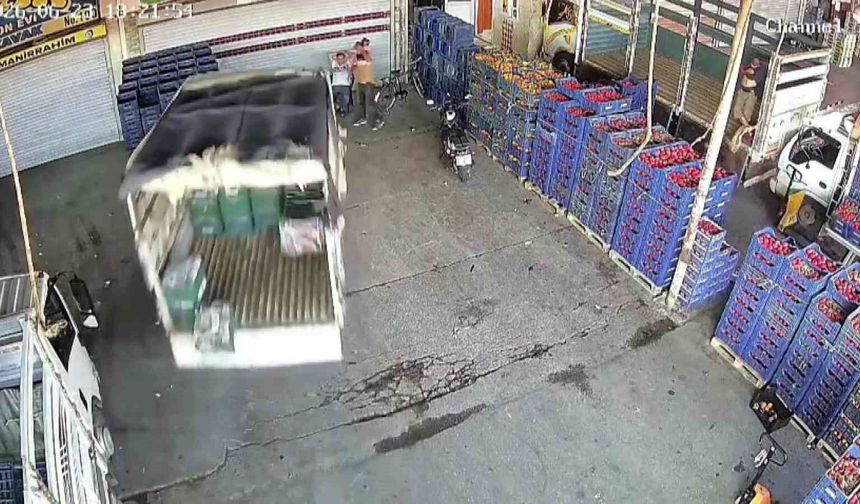 Adana'da kamyonetin çarptığı kişi yaralandı