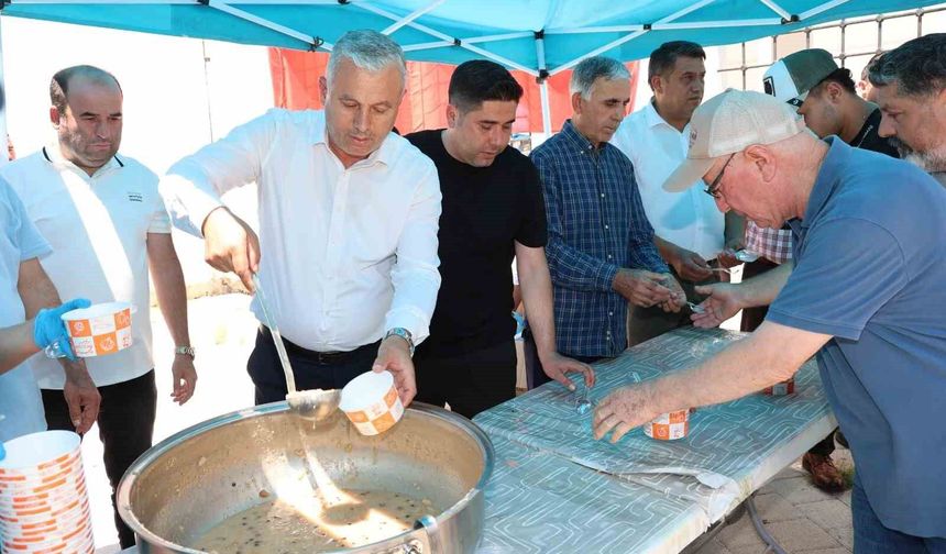 Aksu Belediyesi'nden aşure ikramı