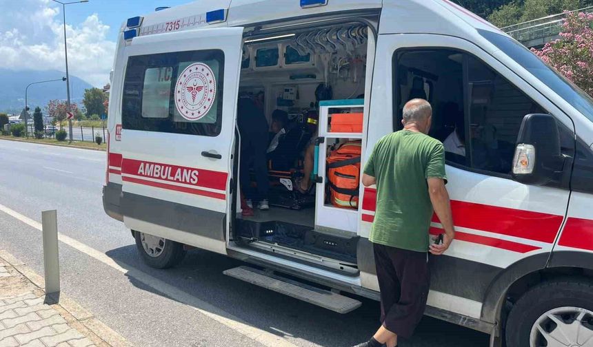 Alanya'da motosiklet kazasında sürücü ve yolcu yaralandı