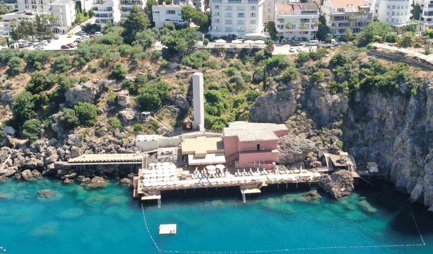 Antalya falezleri için kritik uyarı: 'Bu gidişle 50 metrede bir asansör, 50 metrede bir beach platformu görebiliriz'