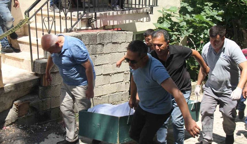 Antalya'da 41 yaşındaki adam evinin bahçesinde ölü bulundu
