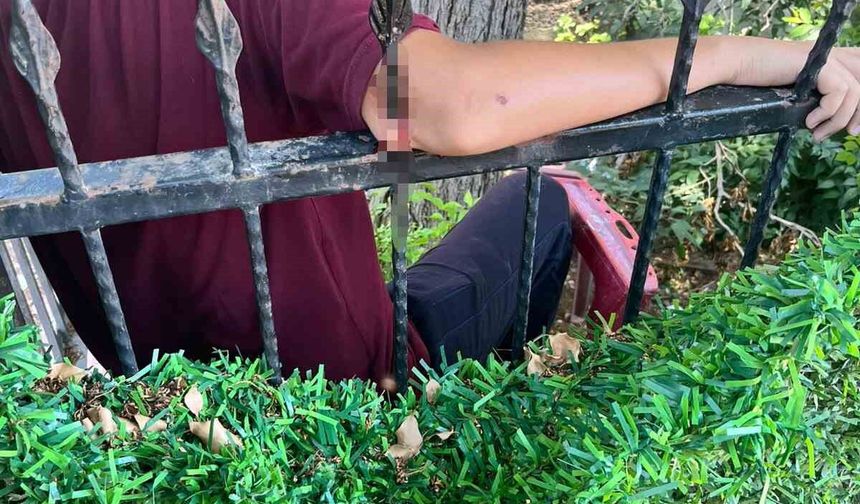Demir korkuluk öğrencinin koluna saplandı, itfaiye kurtardı