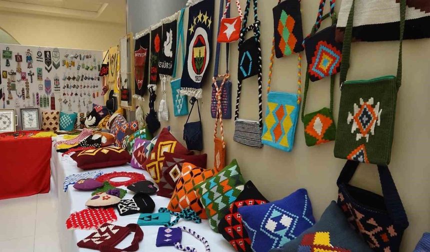 Hatay'da hükümlülerin el emeği eserleri sergilendi
