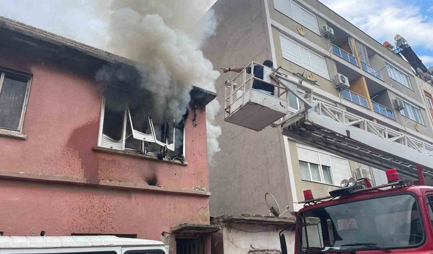 İki katlı müstakil evde çıkan yangın korkuttu