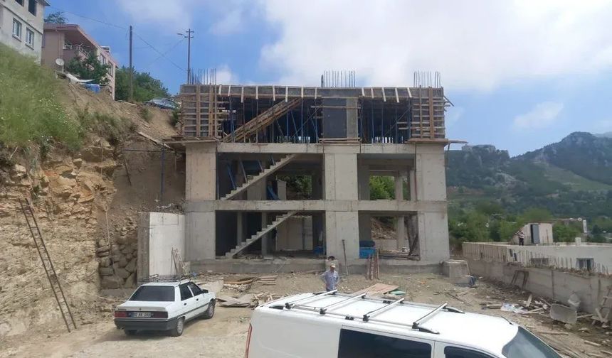 Kahramanmaraş'ta inşaattan düşen işçi ağır yaralandı