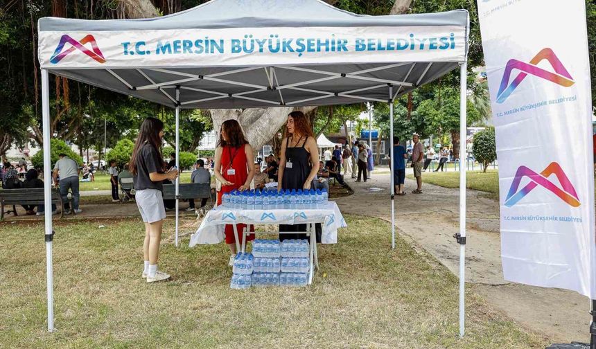 Mersin Büyükşehir Belediyesinden LGS günü su ikramı
