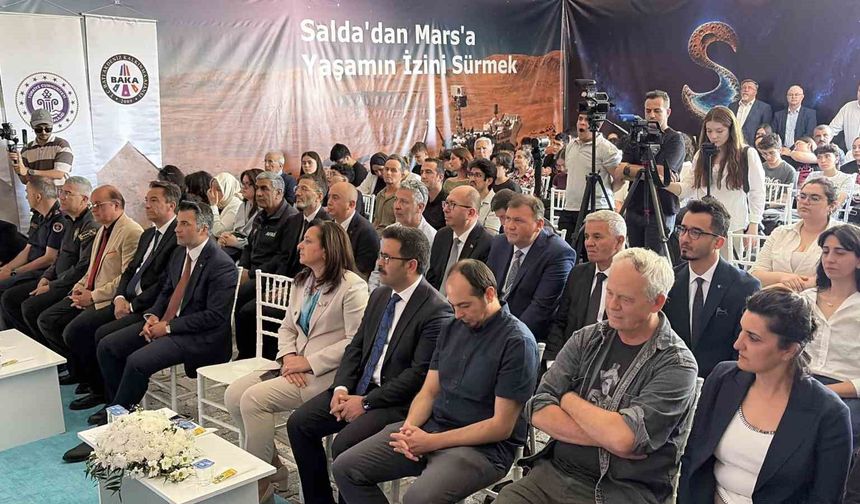 Salda Gölü kıyısında bilim şöleni: Öğrenciler ve bilim insanları bir araya geldi