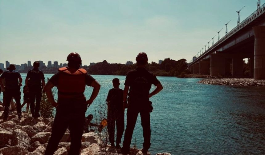 Seyhan Nehri'ne giren çocuk boğuldu