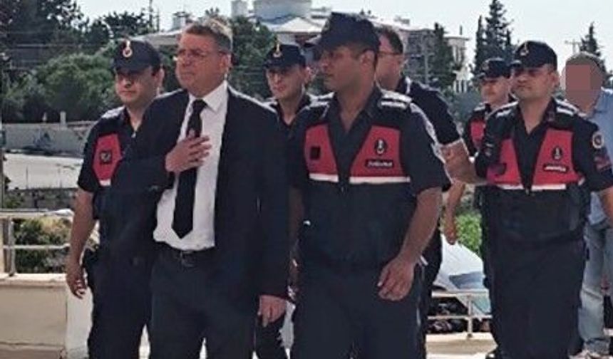 Silifke Belediyesi'ne yönelik 'rüşvet' soruşturmasında belediye başkanı ile birlikte 8 kişi tutuklandı