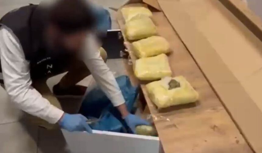 TV ünitesinde uyuşturucu gizleyip, kargoyla uyuşturucu sevkiyatına polis engeli