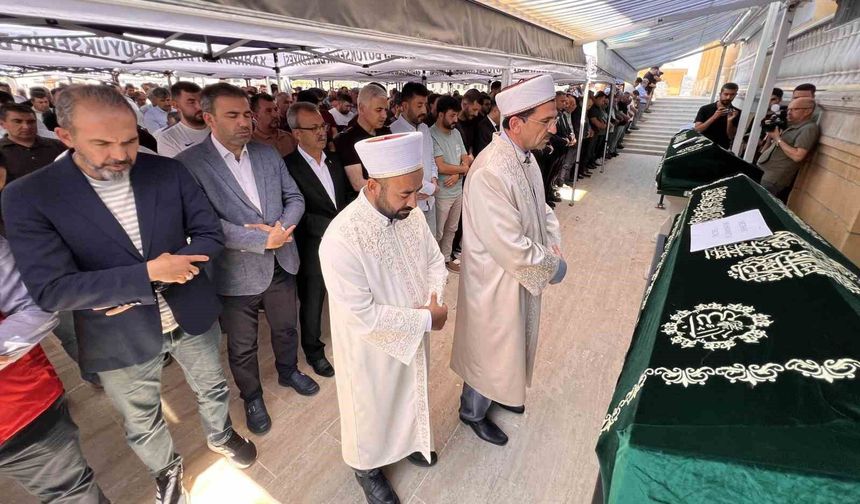 Yangında hayatını kaybeden engelli 3 kardeş toprağa verildi