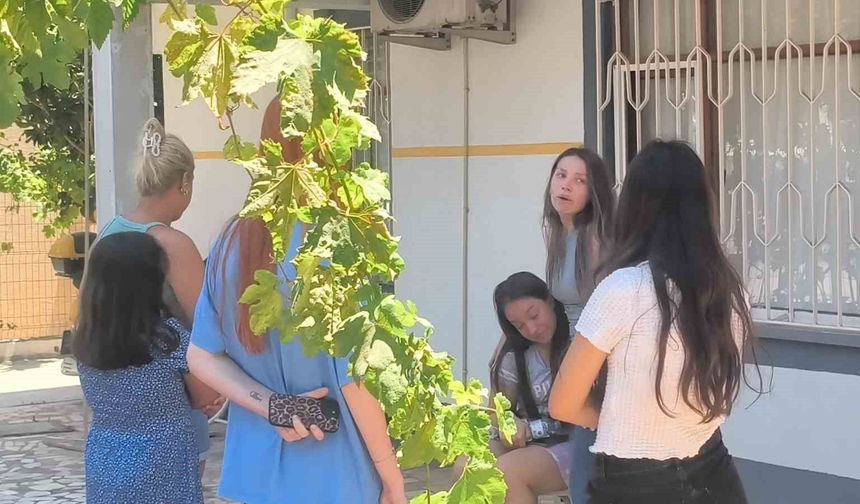 Yangını haber alınca koşarak geldi, vatandaşların apartmandan çıkardığı kızına sarıldı