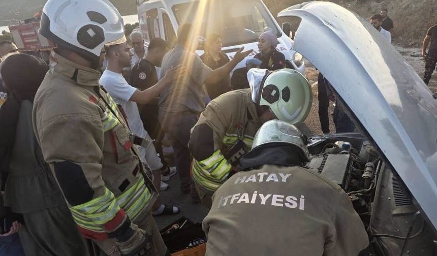 Altınözü'nde trafik kazasında 6 kişi yaralandı
