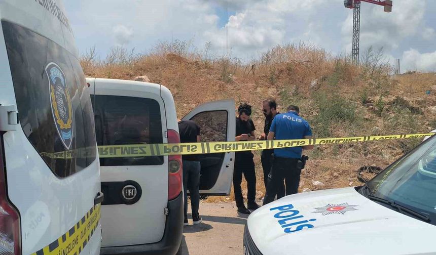 Antalya'da bir kişi araç içince ölü bulundu, yakınları sinir krizi geçirdi