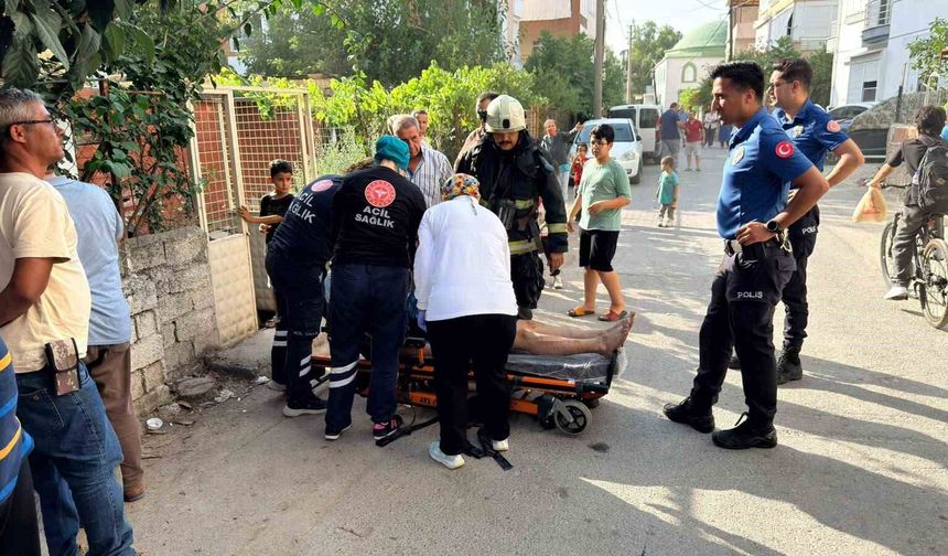 Antalya'da evde çıkan yangında 1 kişi dumandan etkilendi