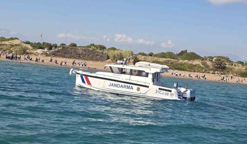Antalya'da jandarmadan denizlerde denetim