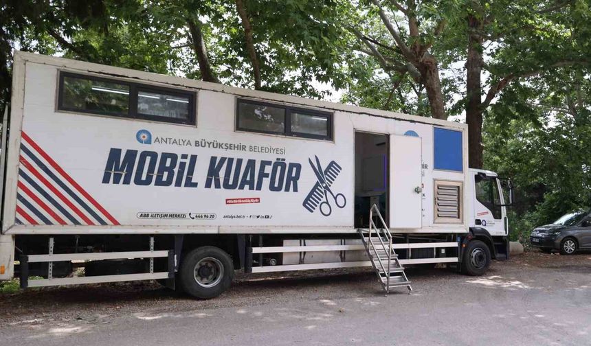 Antalya'da mobil kuaför tırı yaylalarda hizmet veriyor