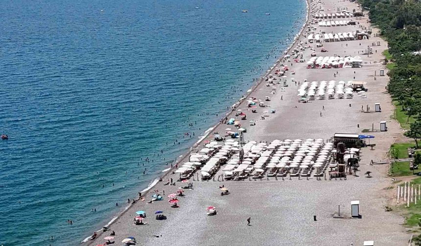 Antalya'da termometreler 38 dereceyi gösterdi, sahiller doldu