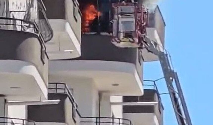 Apartman dairesinde çıkan yangın söndürüldü