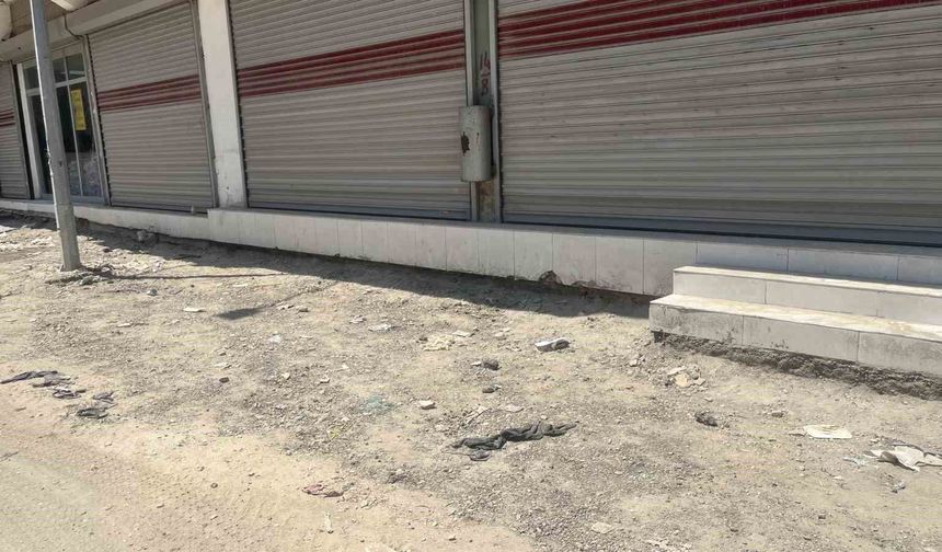 Bozuk yollar mahalleliyi isyan ettirdi