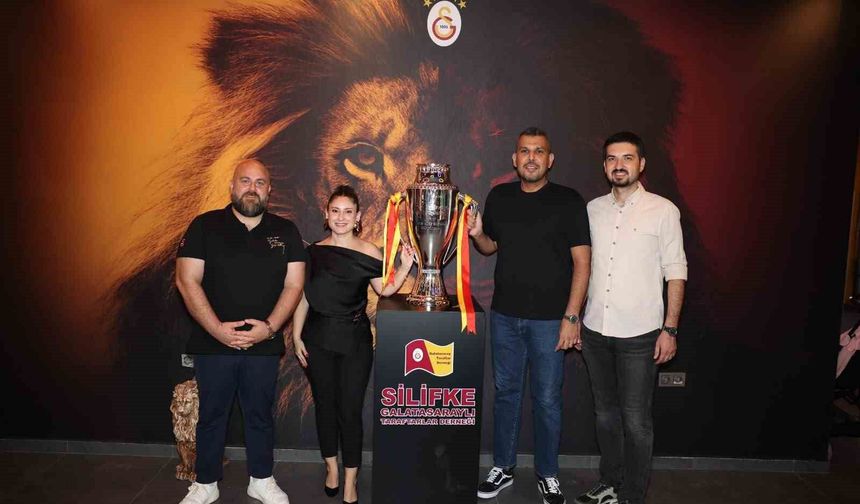 Galatasaray'ın şampiyonluk kupası Silifke'de taraftarlarla buluştu